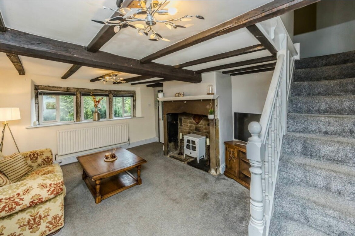Successful Airbnb property: Grade II listed rustic cottage,close to Piece Hall in Stainland And District
