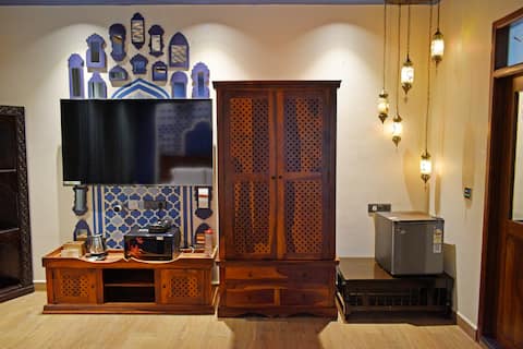 Arabian Nights: Luxurious Themed Getaway (4pple)