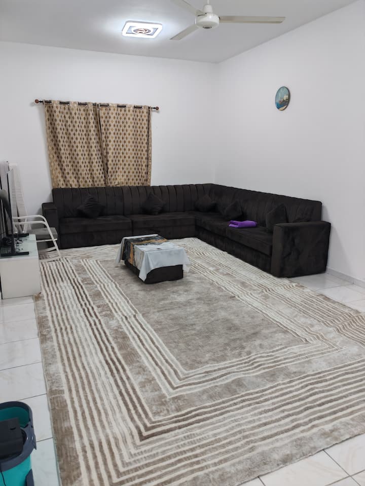 شقة مفروش بالكامل مساحة كبيرة جدا - Sharjah