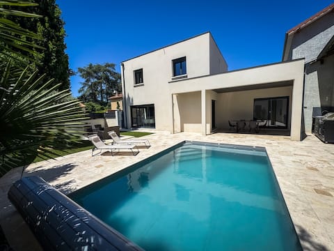 Modern house with pool 10 min from Groupama stadium LDLC