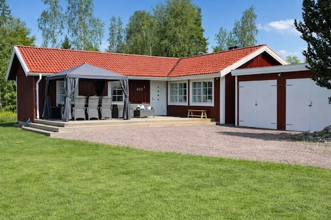 Cozy house with proximity to Lake Västra Örten.