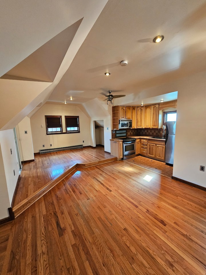 Private Standalone Loft Apt - Saugerties, NY
