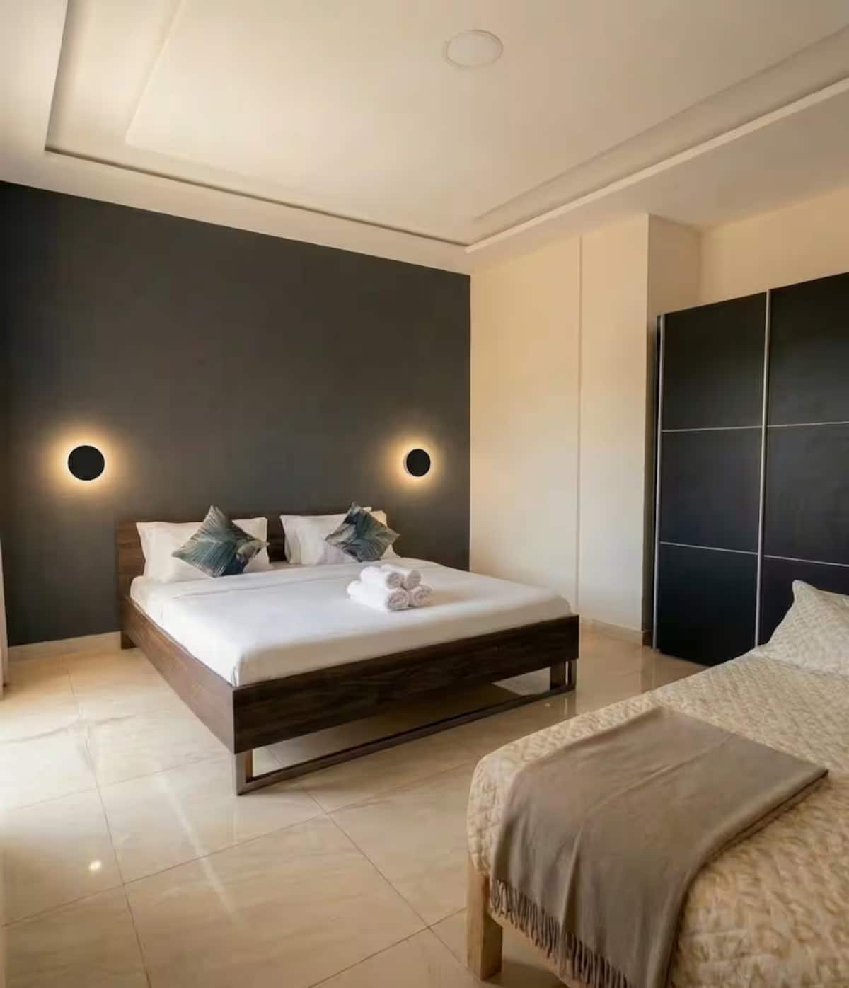 Appartement 4 chambres — idéal grandes familles, vue piscine — Chambre 1