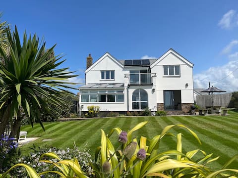 Luxurious Polzeath Holiday Home Sleeps 2-8 Guests