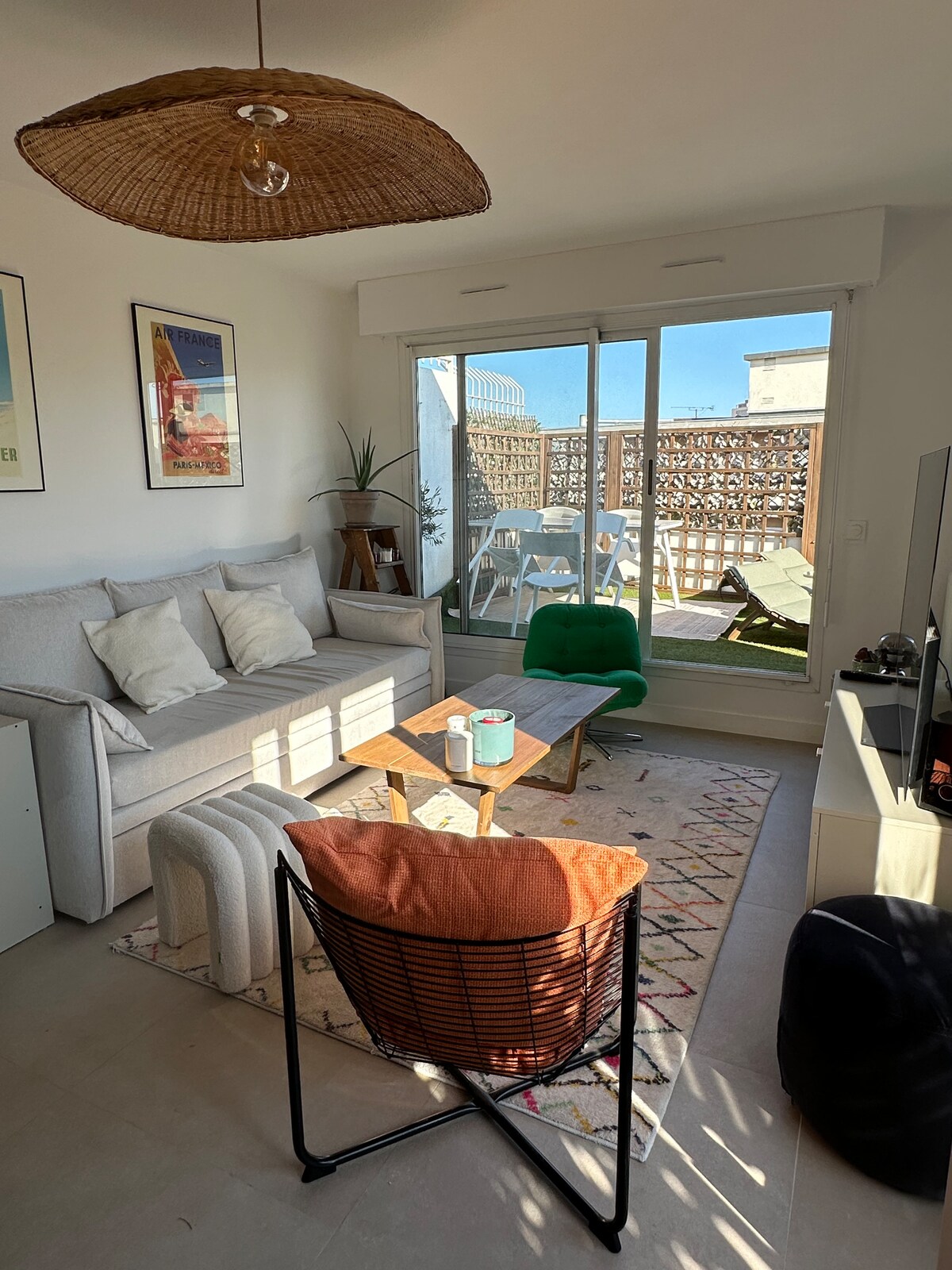 Top Airbnb: Beautiful rooftop, close to Cours Julien in Marseille 6e Arrondissement