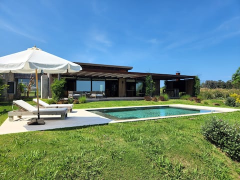 House with 4 bedrooms + pool in PuebloMio