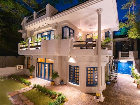 5BR Artsy Villa |DLF Ph2 |Plunge Pool|Home Theatre