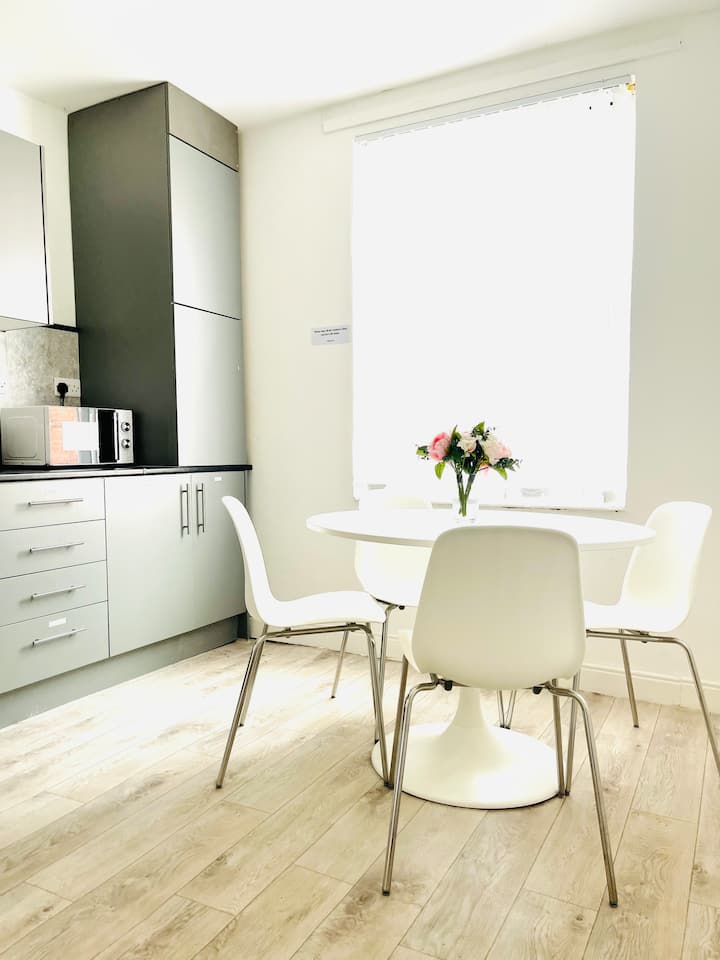 Spacious Room Near Anfield L Self Check-in - Liverpool