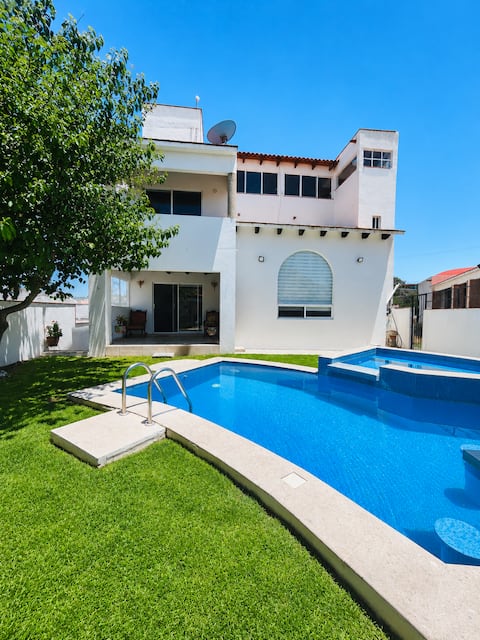 House with pool and private Jacuzzi in Tecozautla