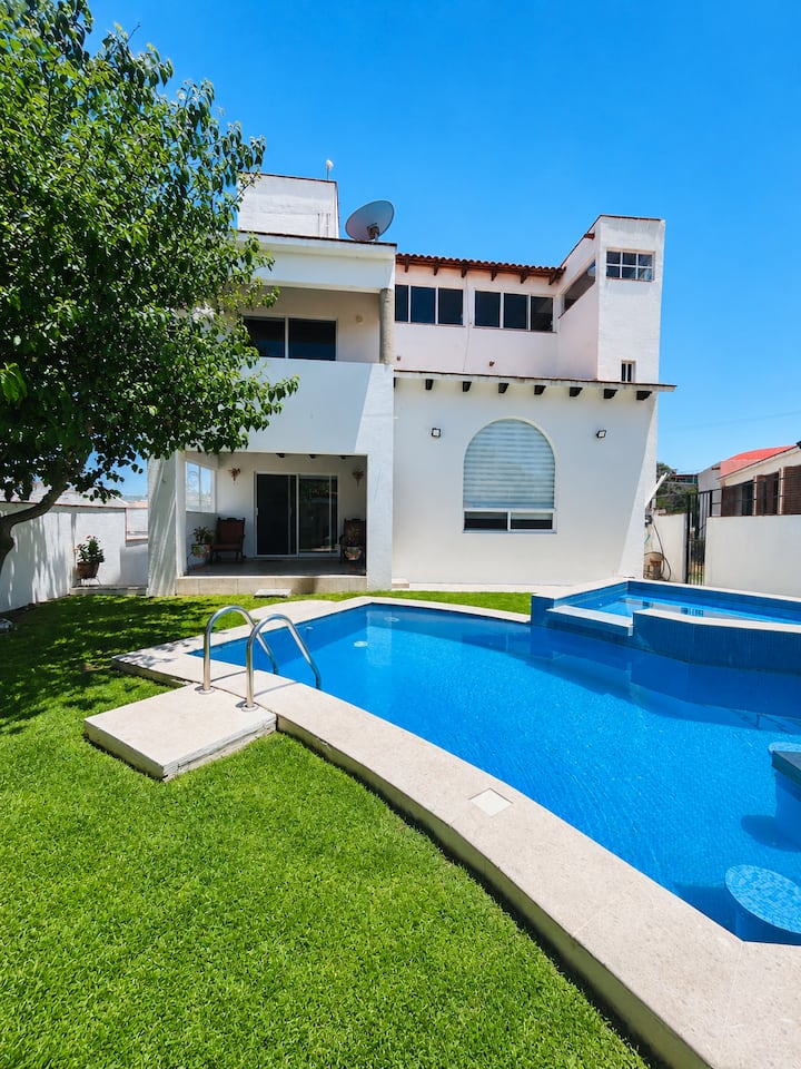 House with pool and private Jacuzzi in Tecozautla