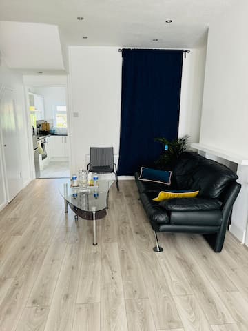 Bussines Host. 2 Selam.