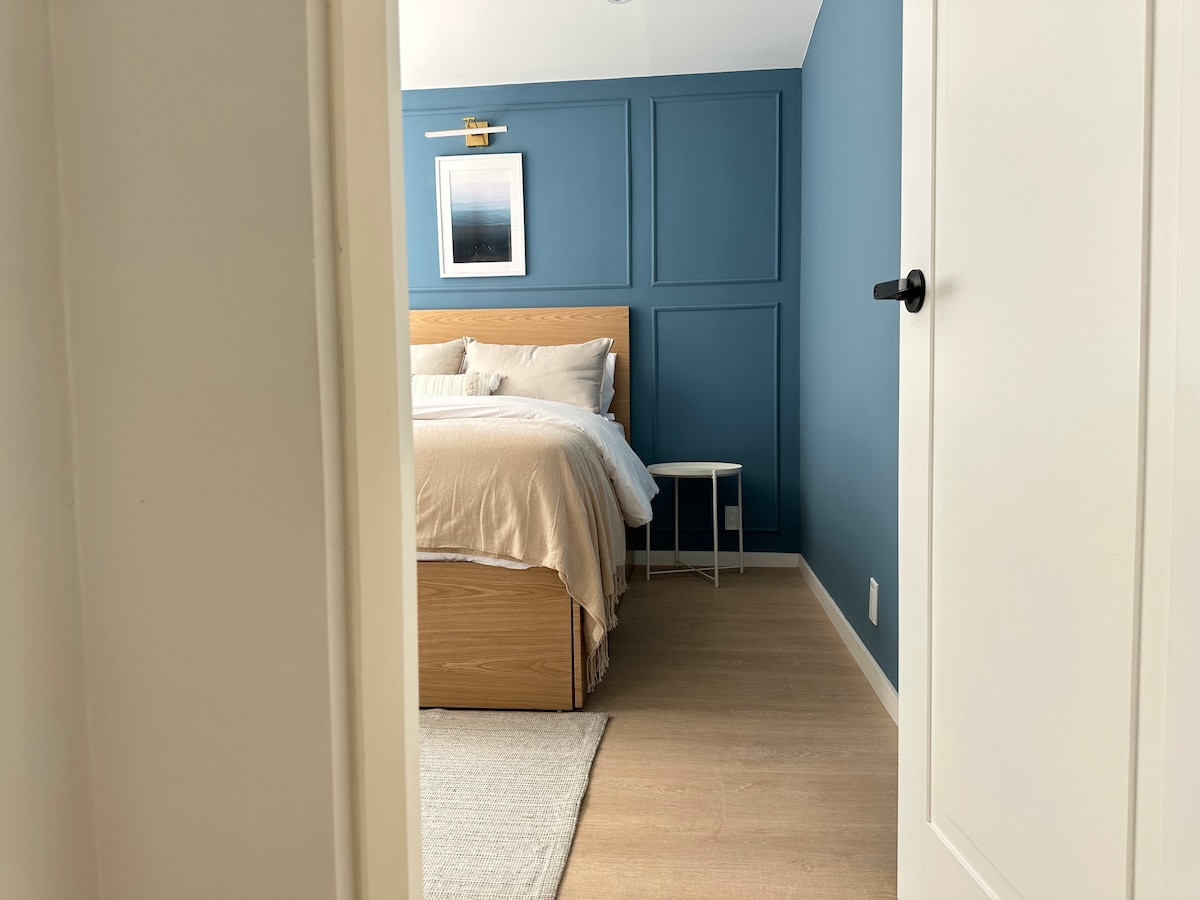 Queen bedroom
