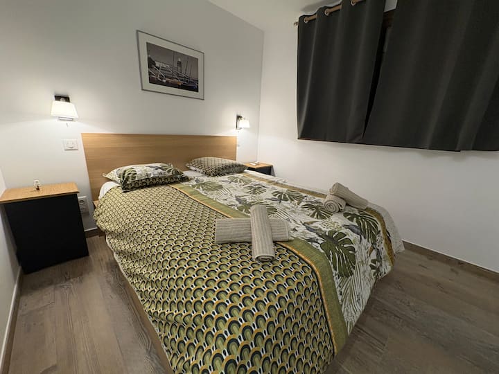 Spálňa s posteľou 160 x 200, klimatizáciou a stropným ventilátorom 