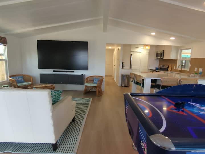 Renovated Cottage Near Port. Air Hockey + Games - Cocoa, FL