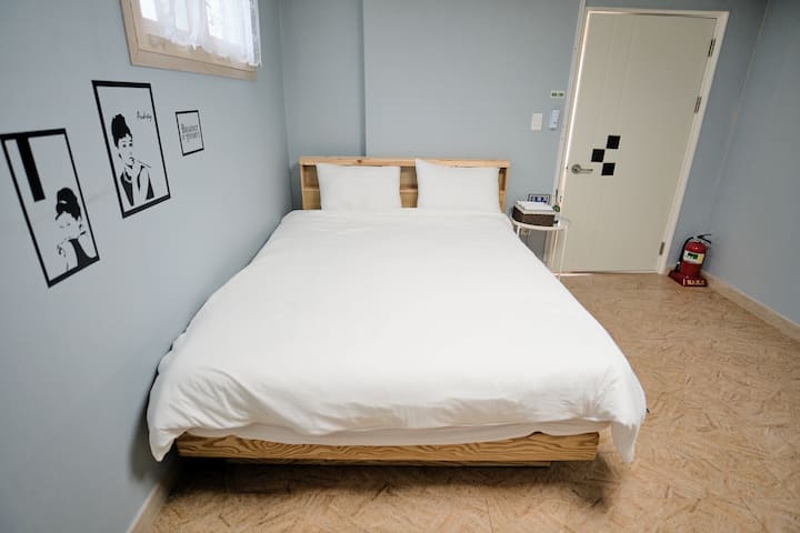 Privacidad garantizada con un dormitorio separado
Dormitorio separado que garantiza la privacidad de cada huésped