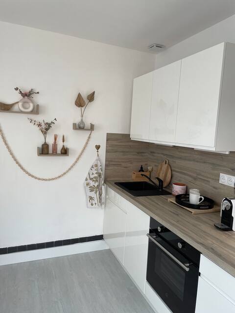 Top performing Airbnb: Beachfront cottage in Luc Sur Mer