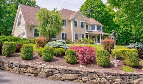 Serene Retreat with Private Pool in Cul-de-Sac