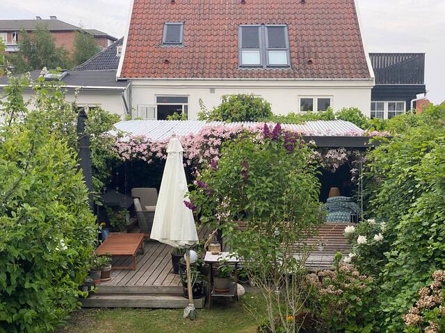 Villalejlighed med privat have nær strand og metro gallery image 2