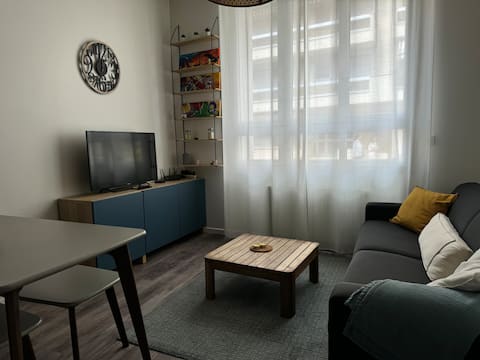 Top Airbnb: Large studio with separate bedroom area in Courbevoie