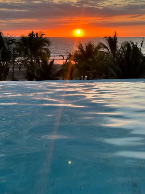 Oceanfront house with pool · Best Sunset