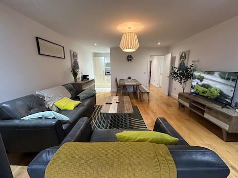 Modern 2 Bed Apartment