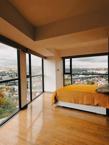 High-Rise Apartment With Beautiful City Views gallery image 2