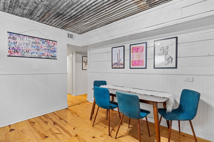 The Whole 4-Plex Sleeps 24 gallery image 5