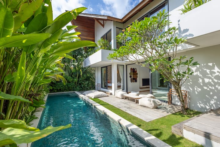 Luxurious 5-bd Villa In Seminyak - Art Deco Style - Bali