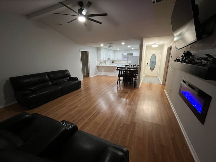 La Caverna Suite - Springdale, AR