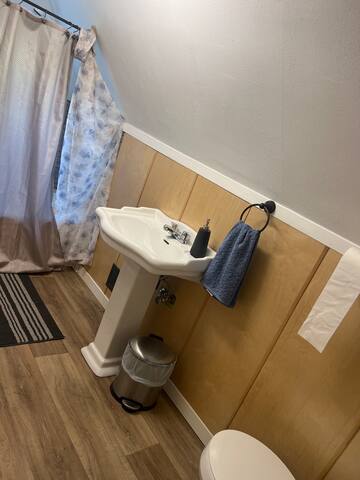 Just like home 4 bedroom, 6 bed located Downtown gallery image 5