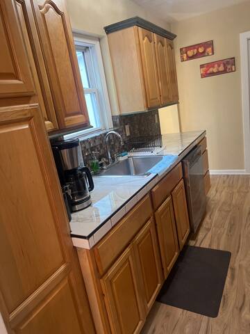 Just like home 4 bedroom, 6 bed located Downtown gallery image 4