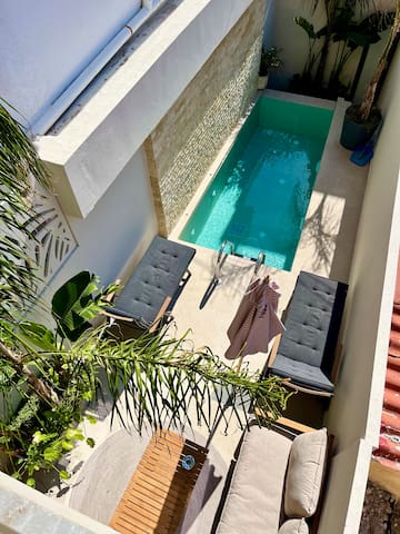 Triékmo_Ydor backyard with private pool