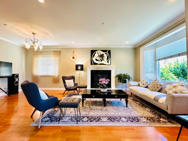 Spacious 5BR 3.5BA | 10mins to DT | Parking+Pet gallery image 3