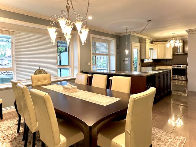 Spacious 5BR 3.5BA | 10mins to DT | Parking+Pet gallery image 4