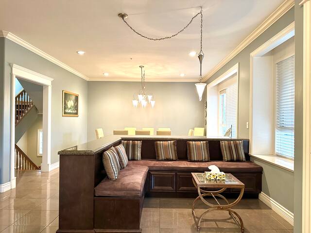 Spacious 5BR 3.5BA | 10mins to DT | Parking+Pet gallery image 5