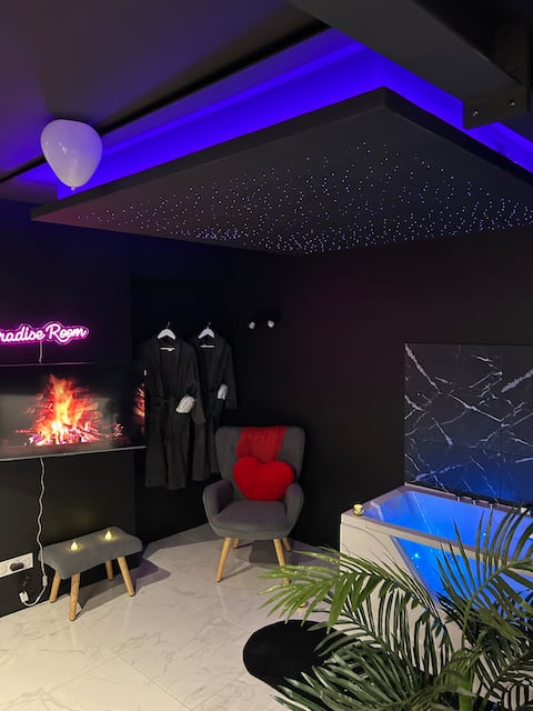 Top performing Airbnb: Premium Romantic Suite – Spa & Starry Sky in Mâcon