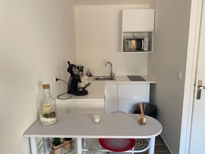 Studio Cosy Avec Cour Privée, Parking, Plages - Sausset-les-Pins