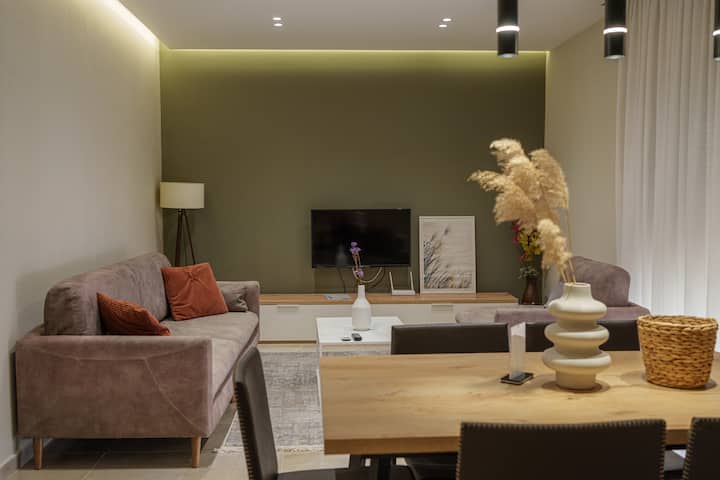 Art Vacation Apartment For 7 _ Durrës City Center - Durrës
