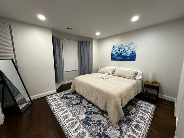 BEST ROOF TOP ViEW! NYC in 20, 3 King bed, Parking gallery image 4