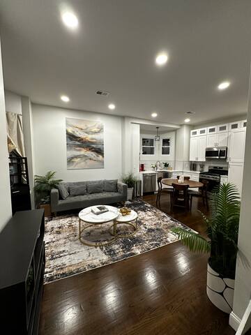 BEST ROOF TOP ViEW! NYC in 20, 3 King bed, Parking gallery image 2