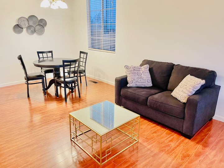 4bdr/8 Beds/2.5bath/5tv/sleeps15 - Reno, NV