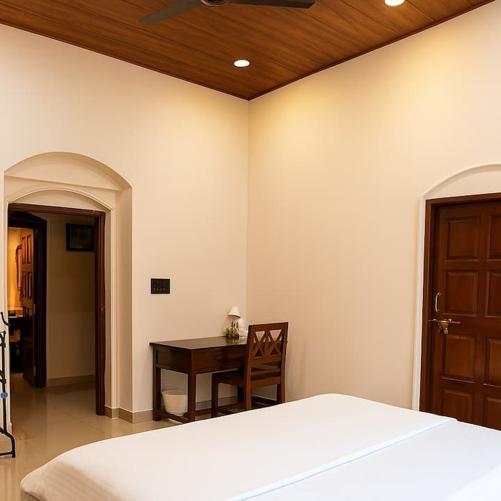 Bedroom 1 image 3