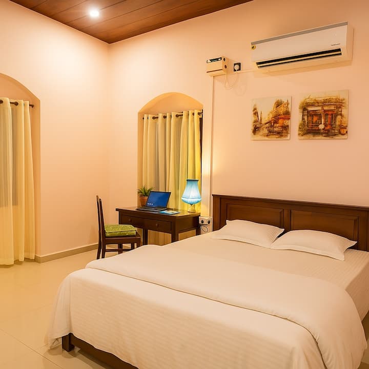 Bedroom 1 image 2