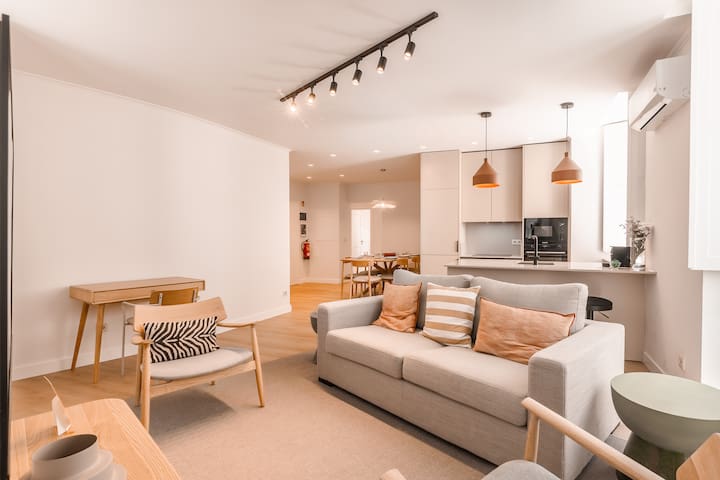 A2 | NEW Remodeled & Spacious! | Very Central BICA