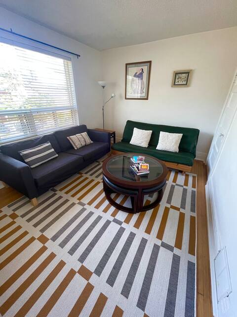 Successful Airbnb property: Sax on Brock 2nd floor suite in Parkdale—High Park