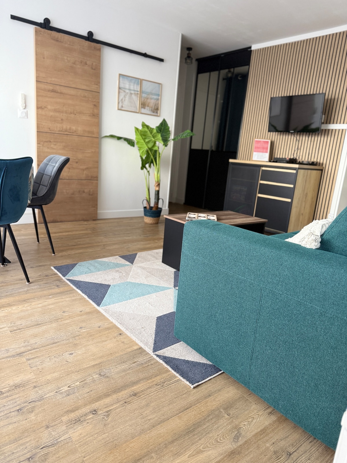 Airbnb performant: Beach cocoon apartment with balcony and sea view à Calais