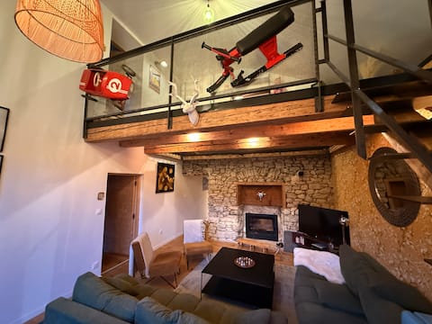 Popular Airbnb listing: La Grange d'Annalys with 13 beds in Doubs