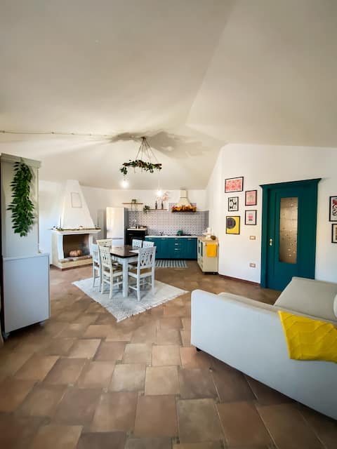 * Eclectic House * a stone's throw from the sea