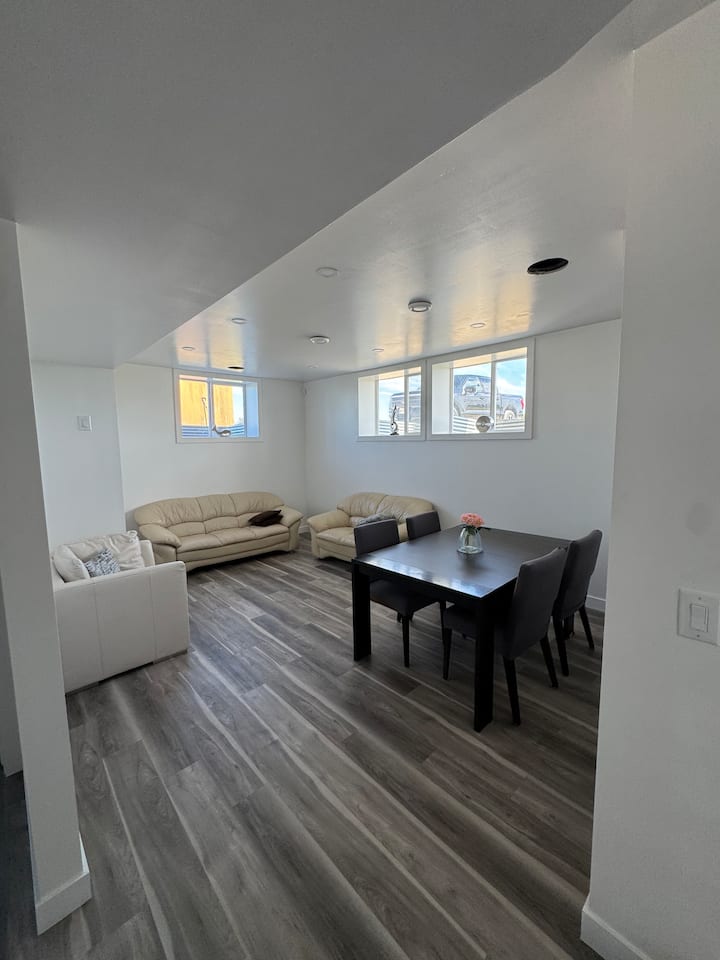Pike Place Water Front -5 Bedroom Home - Gimli