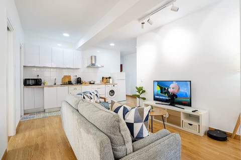 Top Airbnb: Centrally located apartment 12 minutes from the beach. in Almería